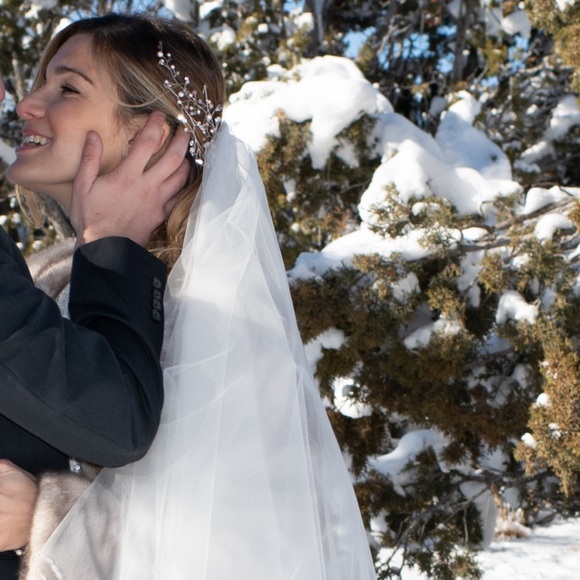 FLOWER DREAM A-line wedding dress, veil+hair decor - Picture 9 of 11